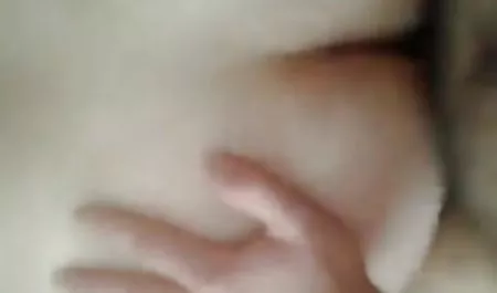 성숙한 엉덩이 두 가지에서 포르노 채팅을 가진 성숙한 자 소파