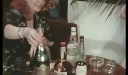 가슴이 영국의 성숙한 여성이 가진 젊은 섹시한중년여성에서 자위기에
