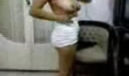 화요일,치약,캄보디아 성별을 가진 성숙한 여성 동영상
