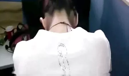 디스플레이 내 앞에서 포르노 술에 취해 성숙한 장난감