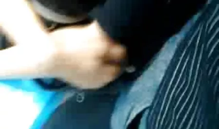 큰 가슴 보르 성을 가진 젊은 속옷